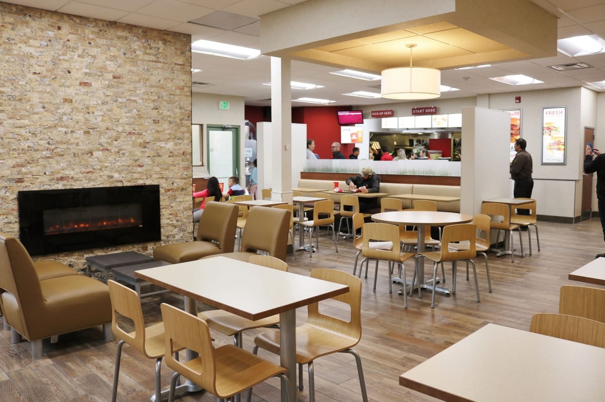 The dining room of the El Jebel Wendy's with a linear fireplace